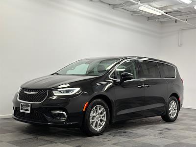 Used 2024 Chrysler Pacifica - photo 1