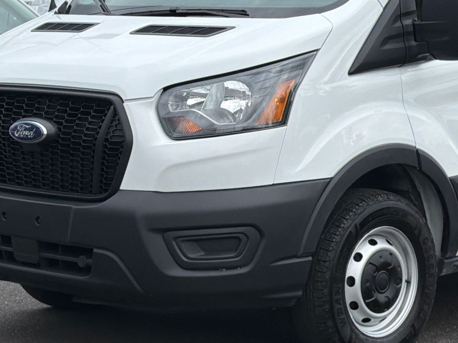 Used 2024 Ford Transit 250 - photo 2