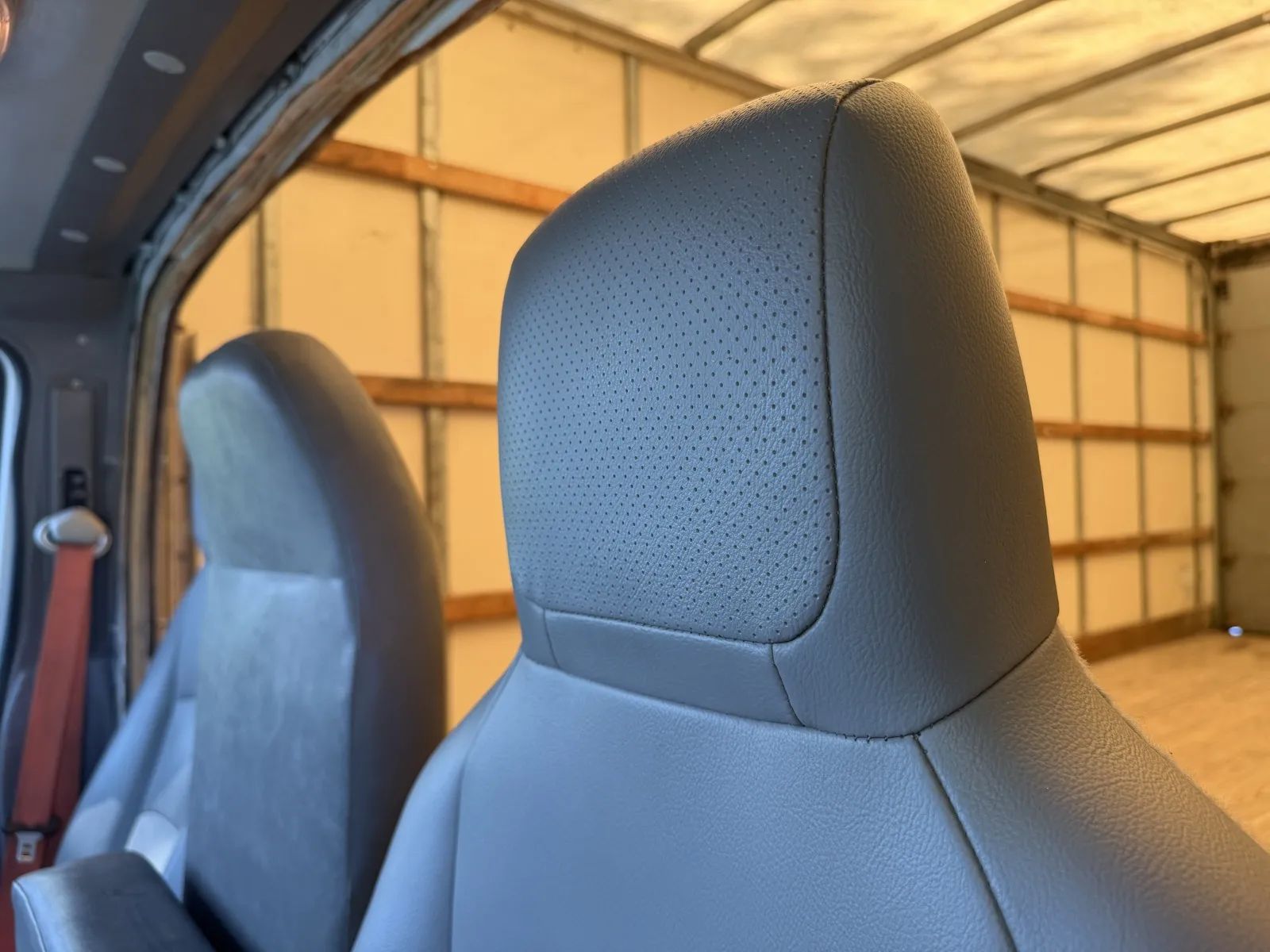 Used 2015 Ford E-350 - photo 5