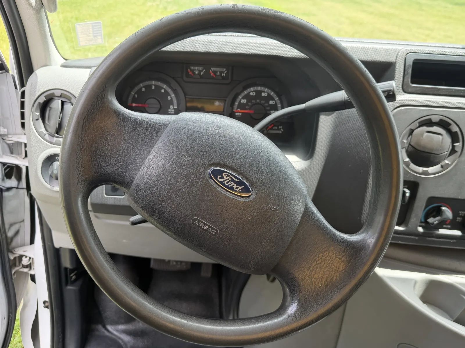 Used 2015 Ford E-350 - photo 6