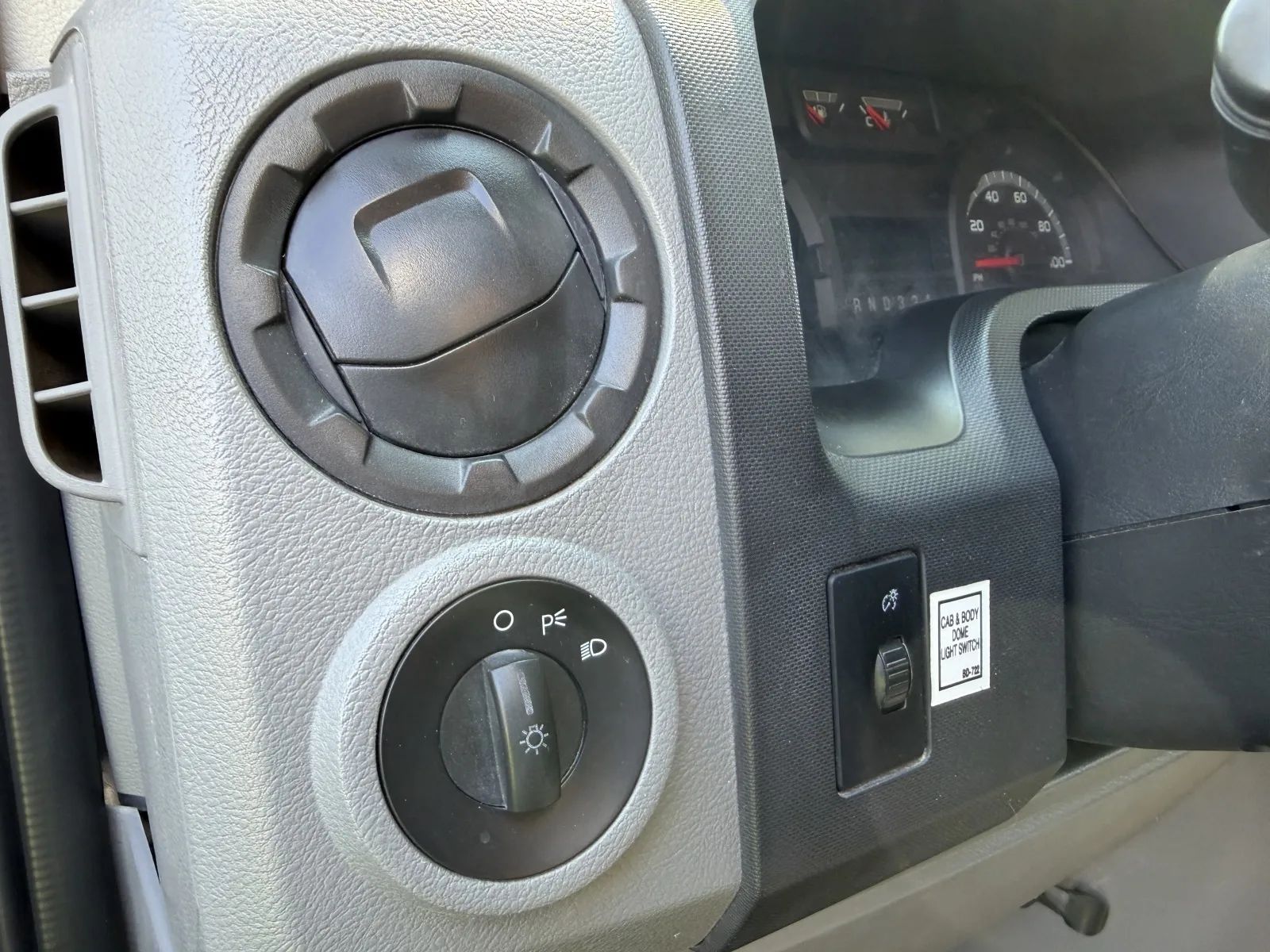 Used 2015 Ford E-350 - photo 10