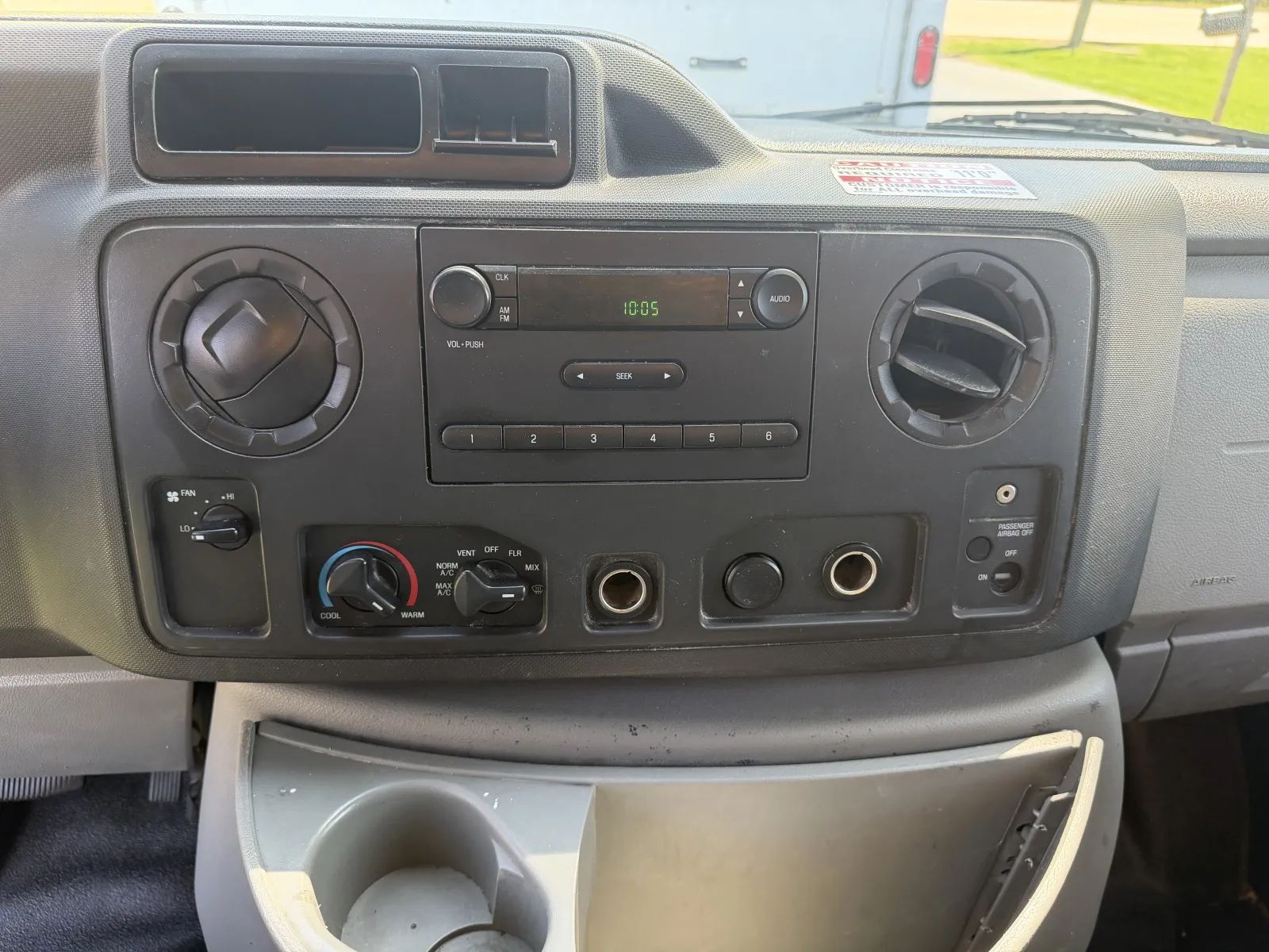 Used 2015 Ford E-350 - photo 11