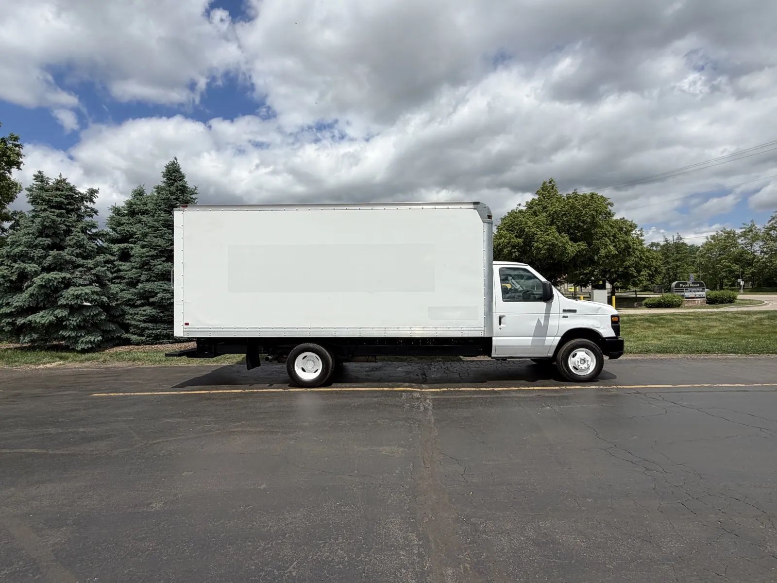 Used 2015 Ford E-350 - photo 19