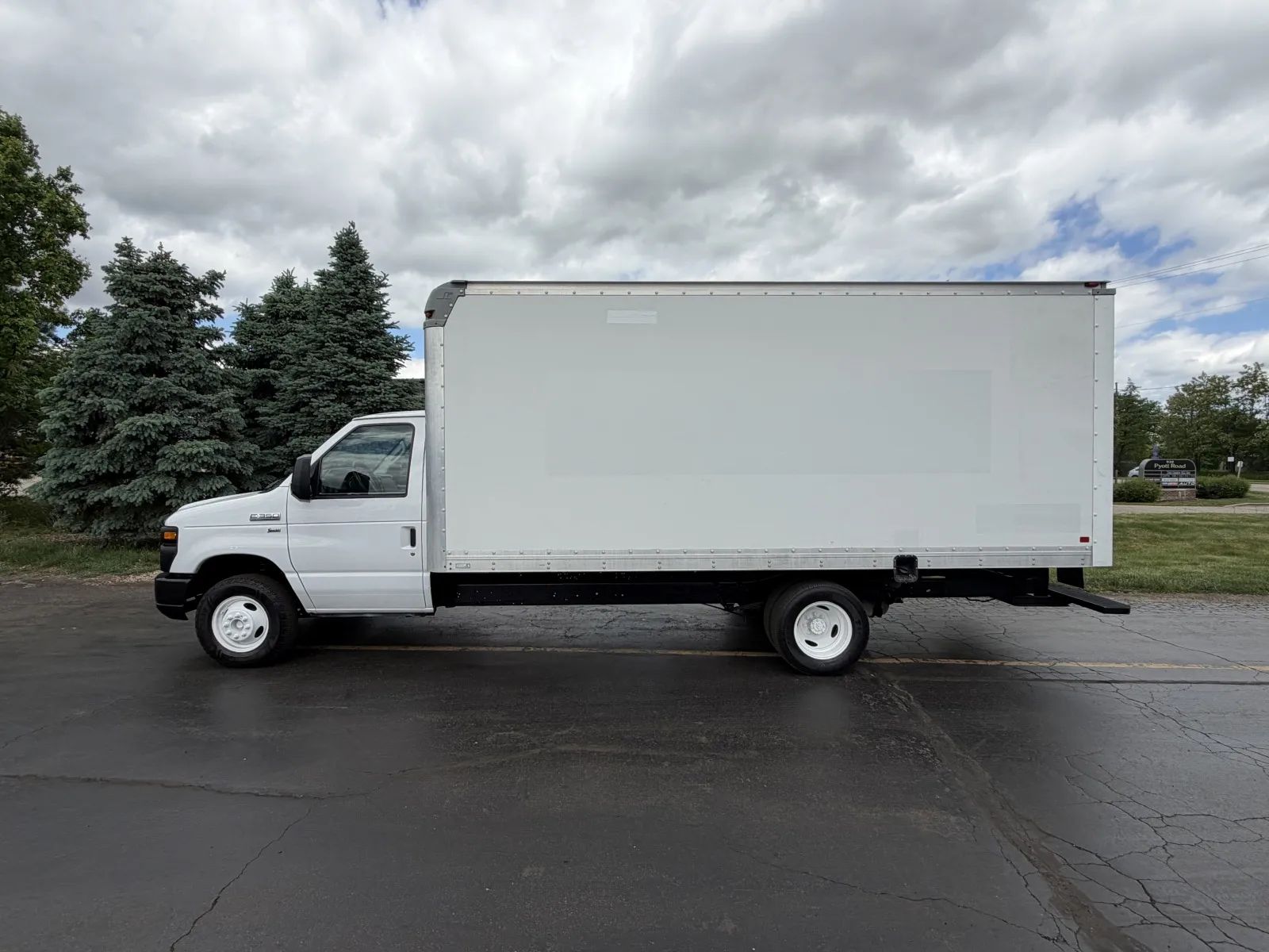 Used 2015 Ford E-350 - photo 20