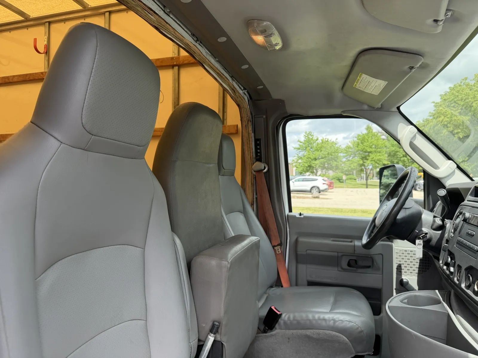 Used 2015 Ford E-350 - photo 36