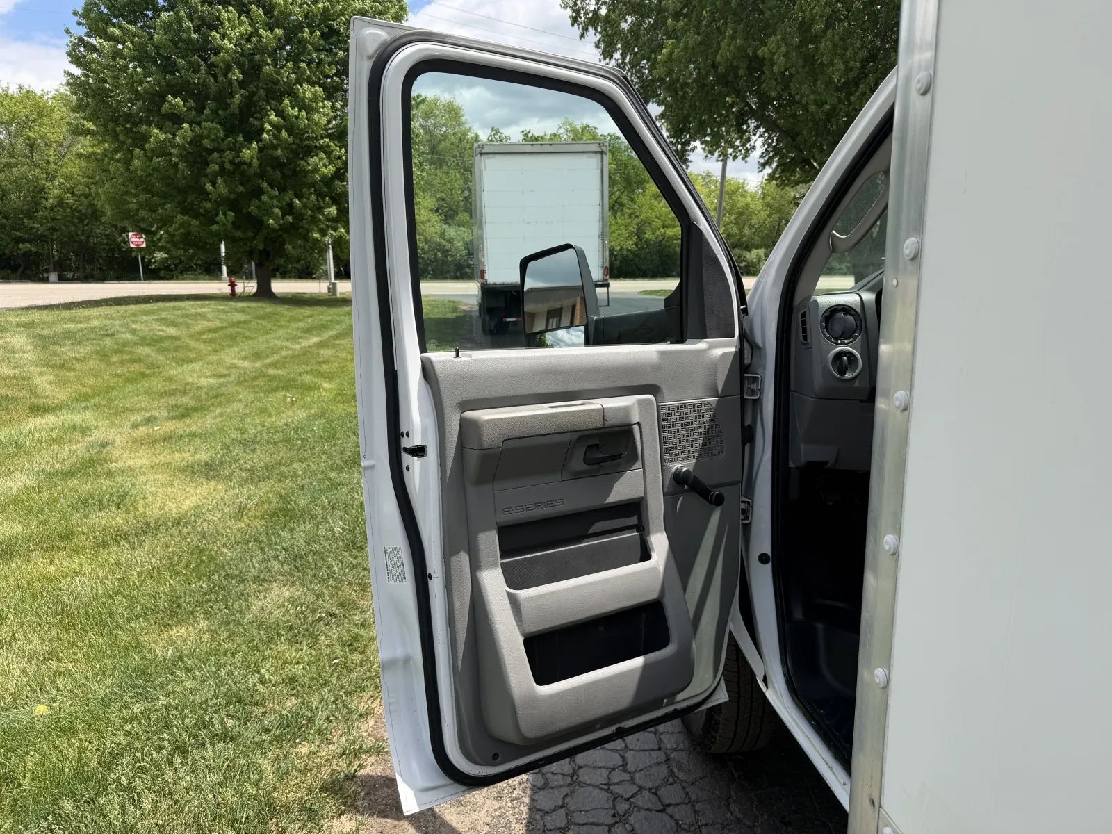 Used 2015 Ford E-350 - photo 38