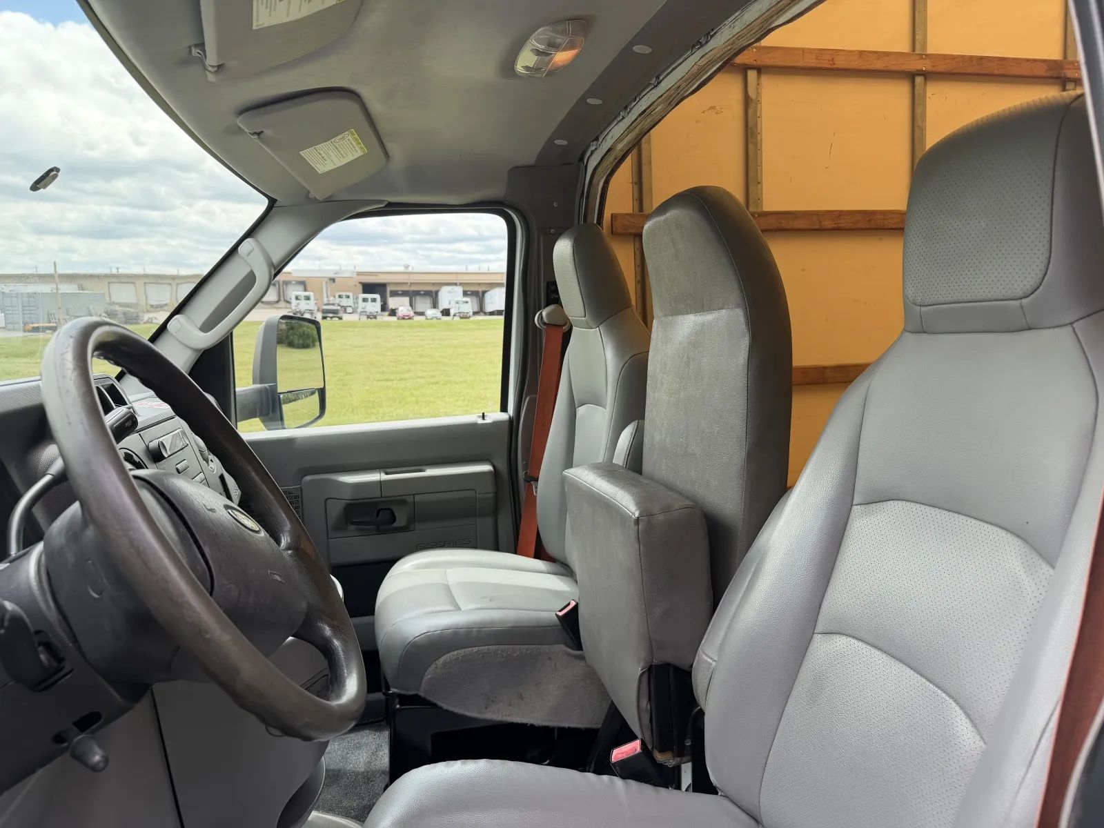 Used 2015 Ford E-350 - photo 43