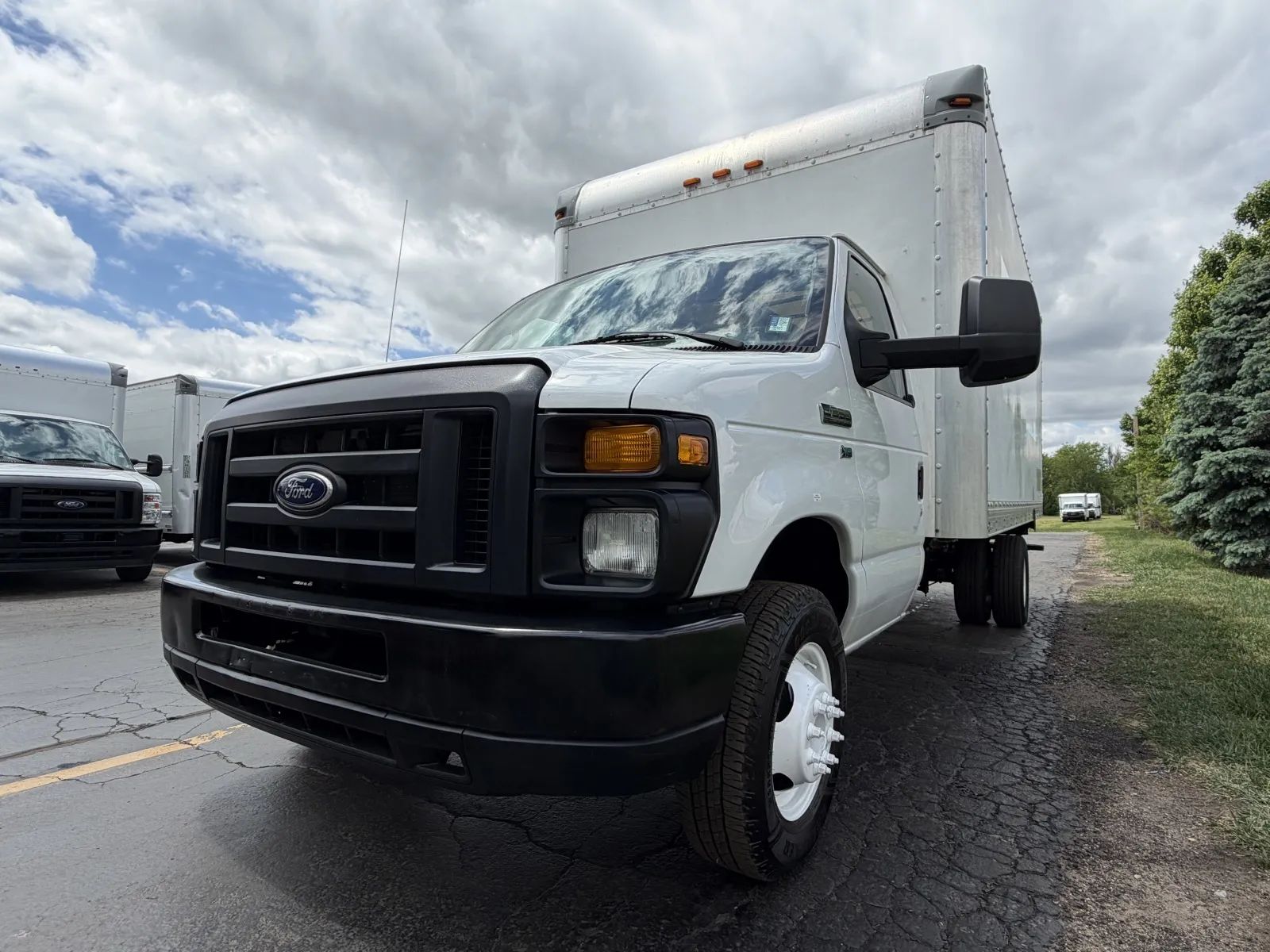 Used 2015 Ford E-350 - photo 1