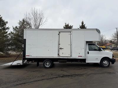 Used 2018 Chevrolet Express 4500 - photo 1