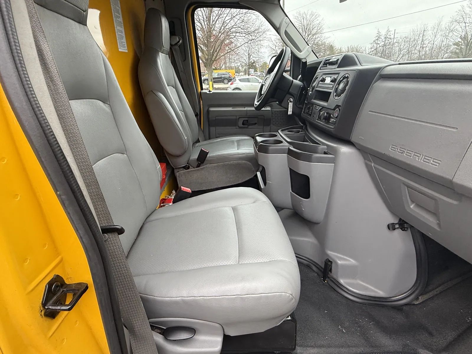 Used 2022 Ford E-350 - photo 22