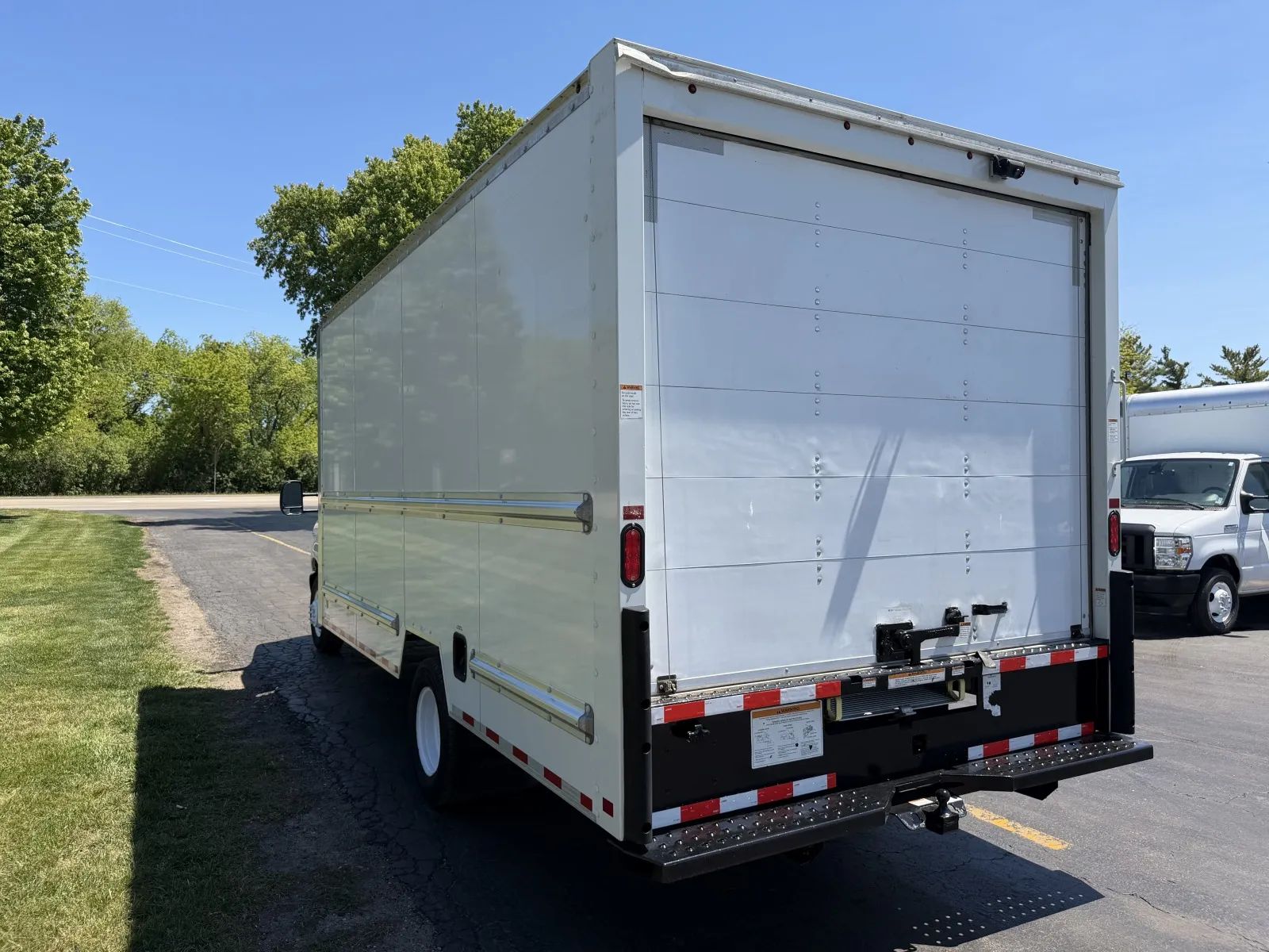 Used 2022 Ford E-350 - photo 14