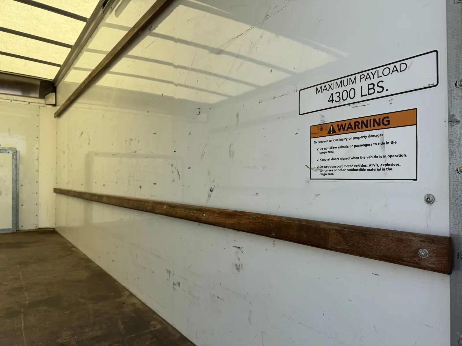 Used 2022 Ford E-350 - photo 19