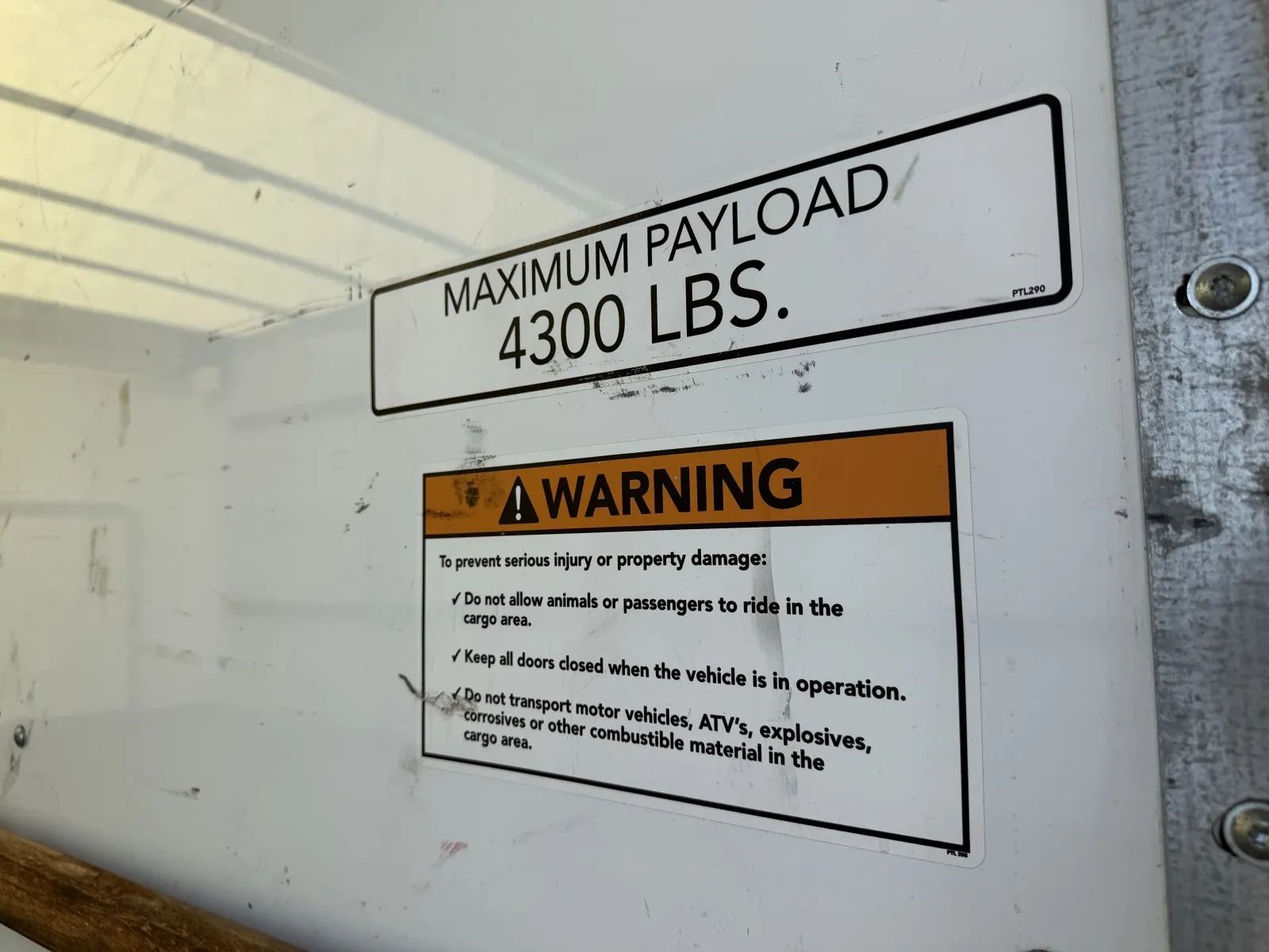 Used 2022 Ford E-350 - photo 20