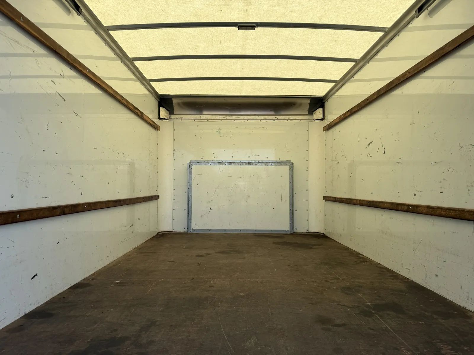 Used 2022 Ford E-350 - photo 21