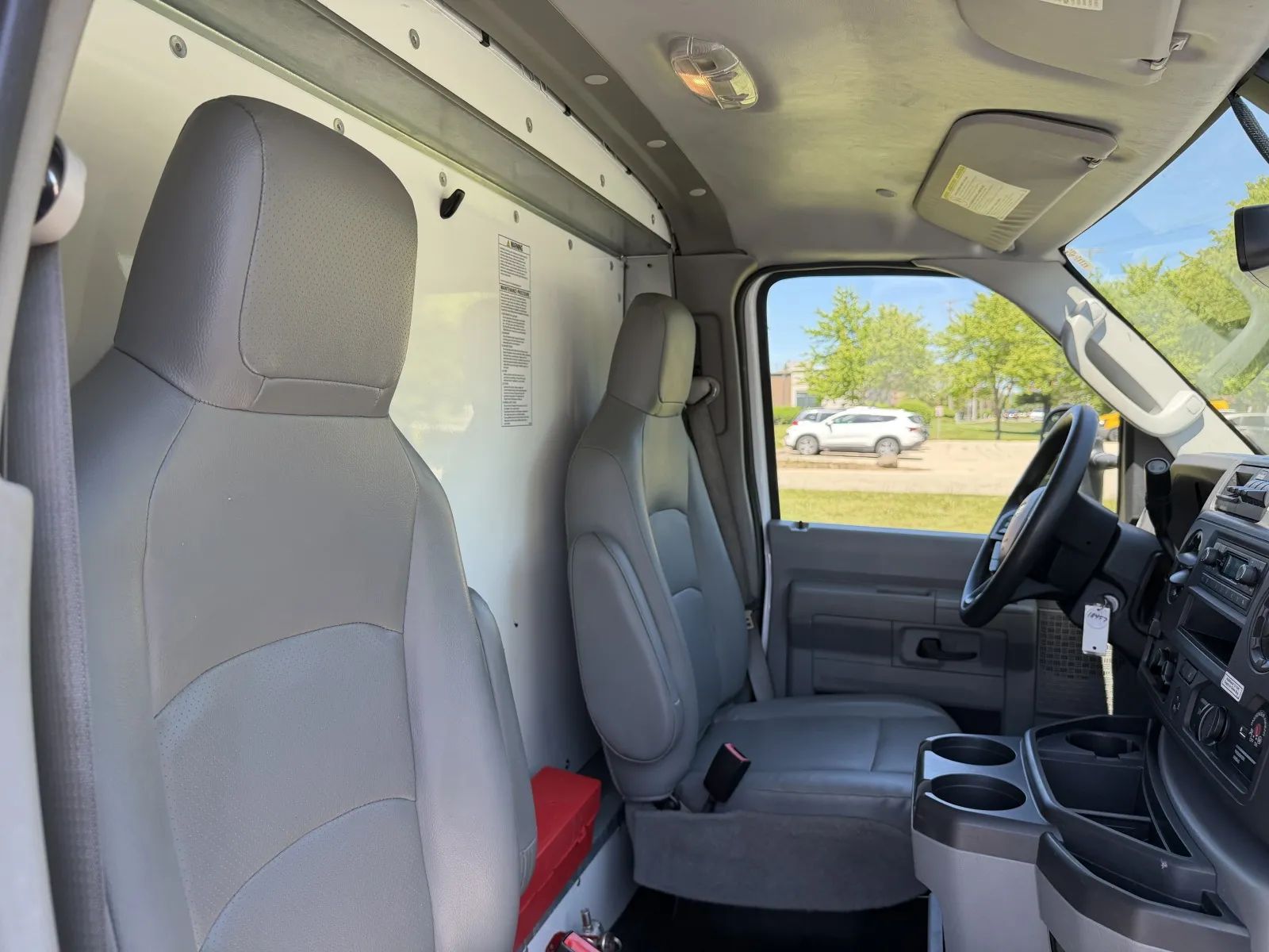 Used 2022 Ford E-350 - photo 25