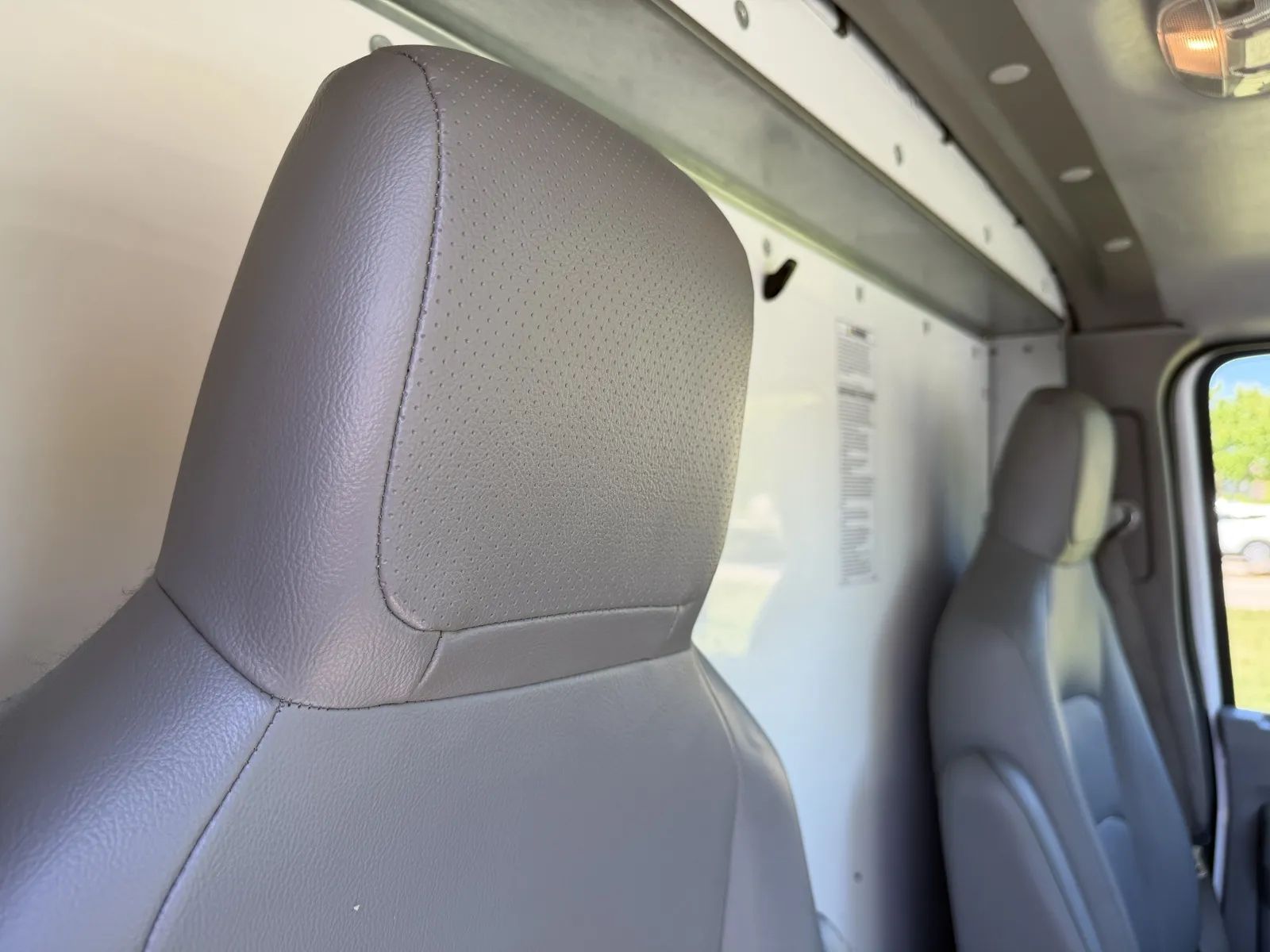 Used 2022 Ford E-350 - photo 26
