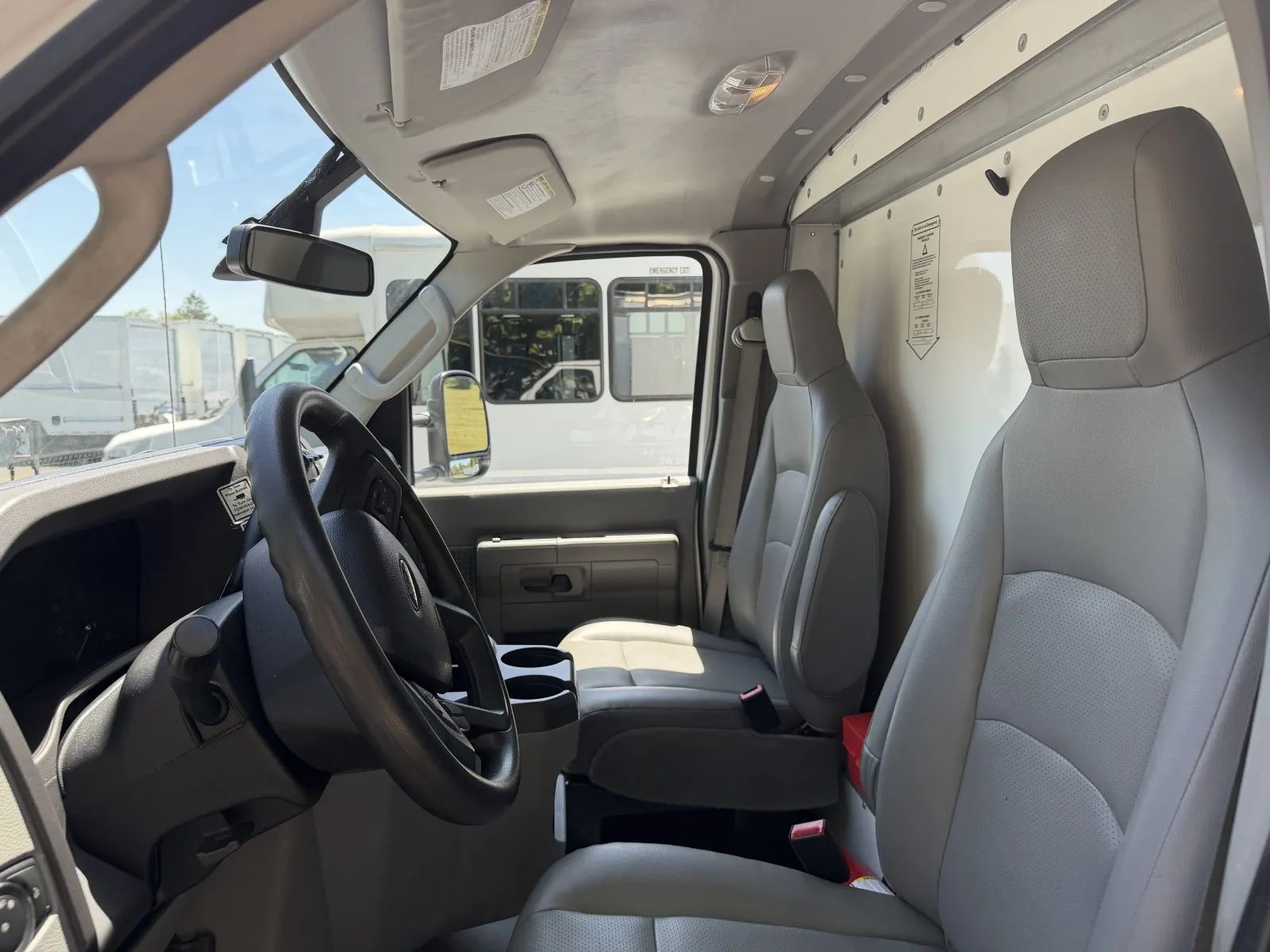 Used 2022 Ford E-350 - photo 6