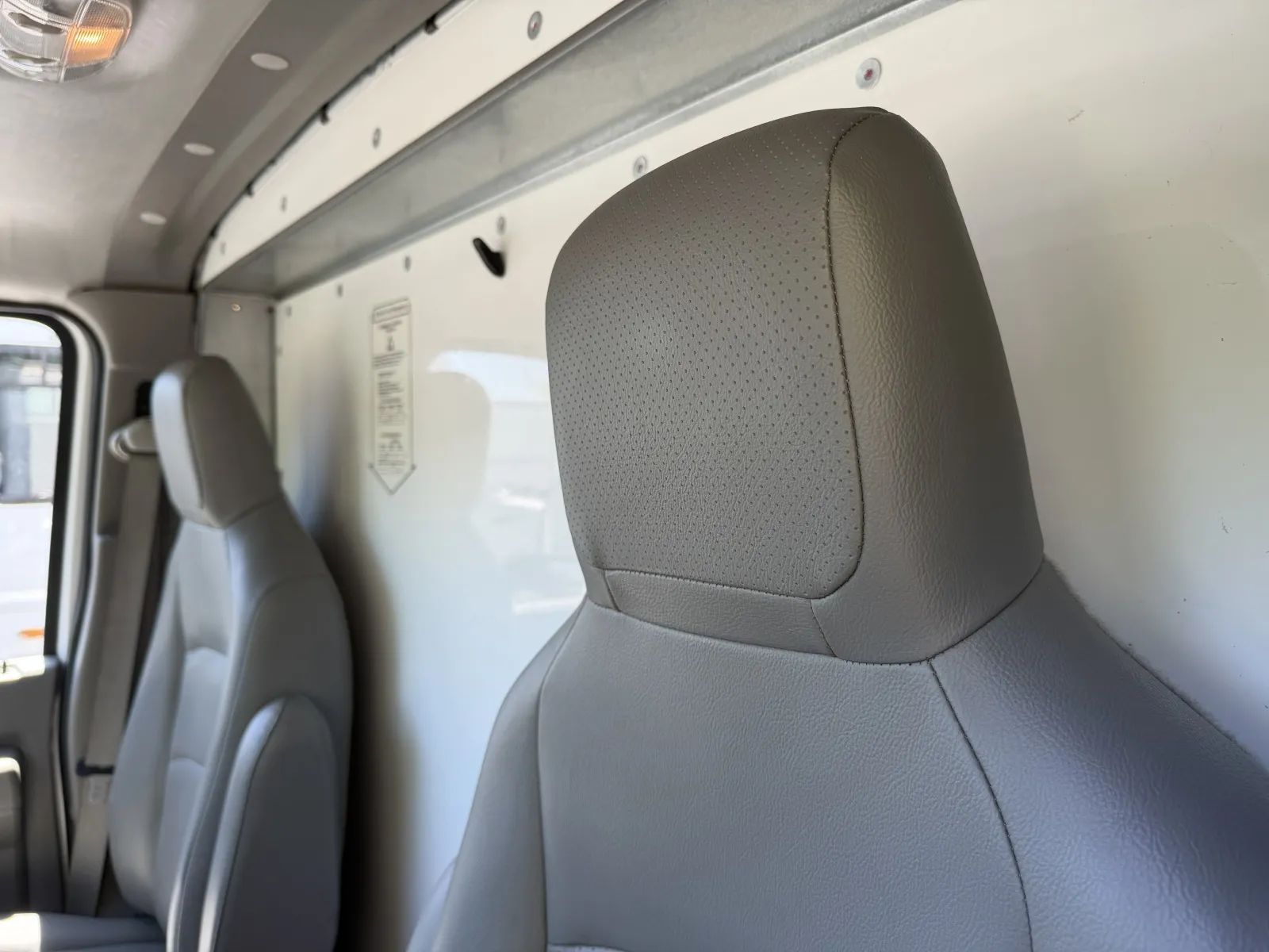 Used 2022 Ford E-350 - photo 7