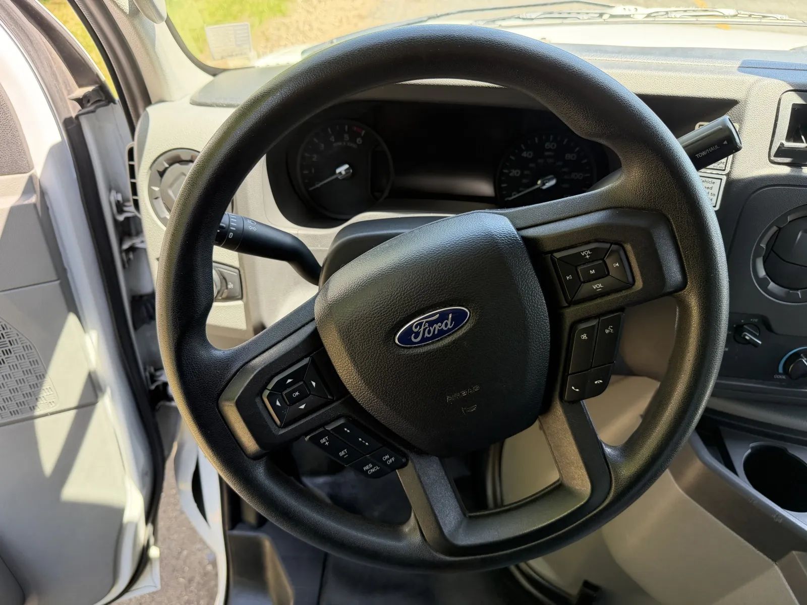 Used 2022 Ford E-350 - photo 8