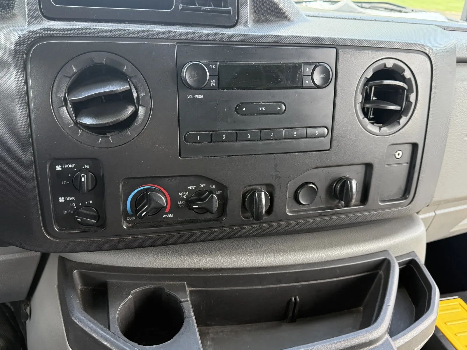 Used 2016 Ford E-450 - photo 12