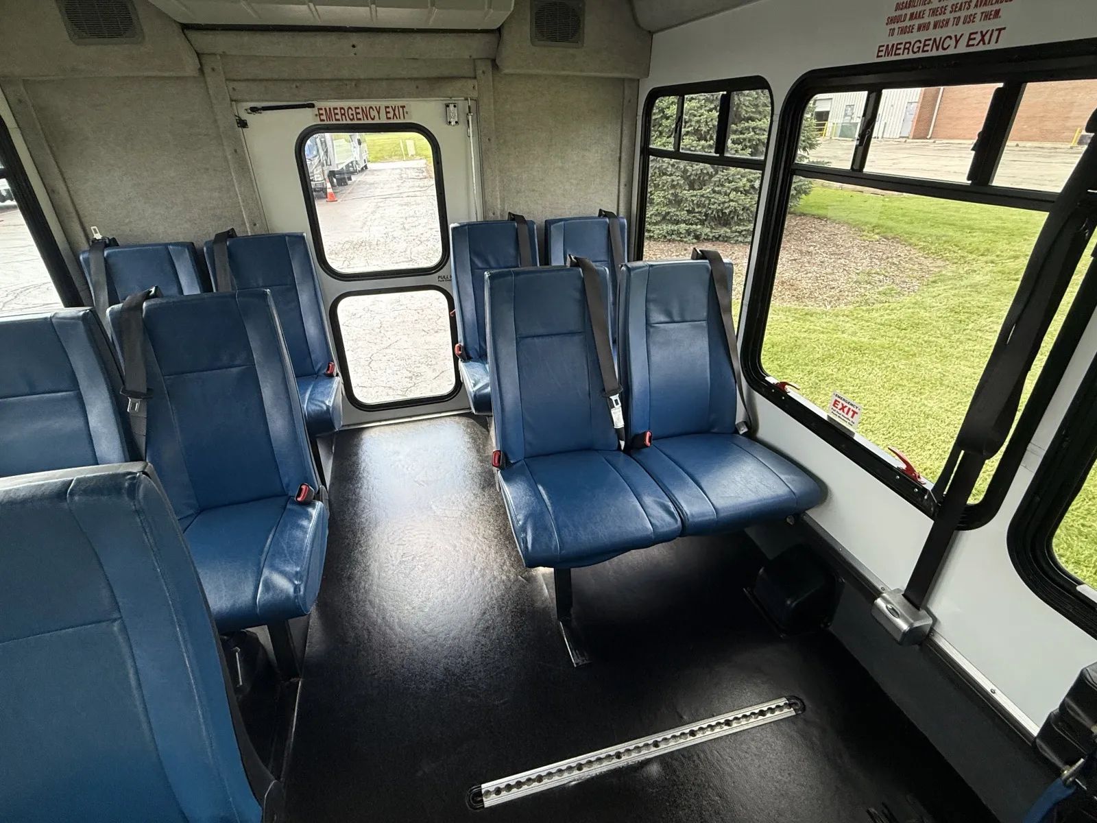 Used 2016 Ford E-450 - photo 17