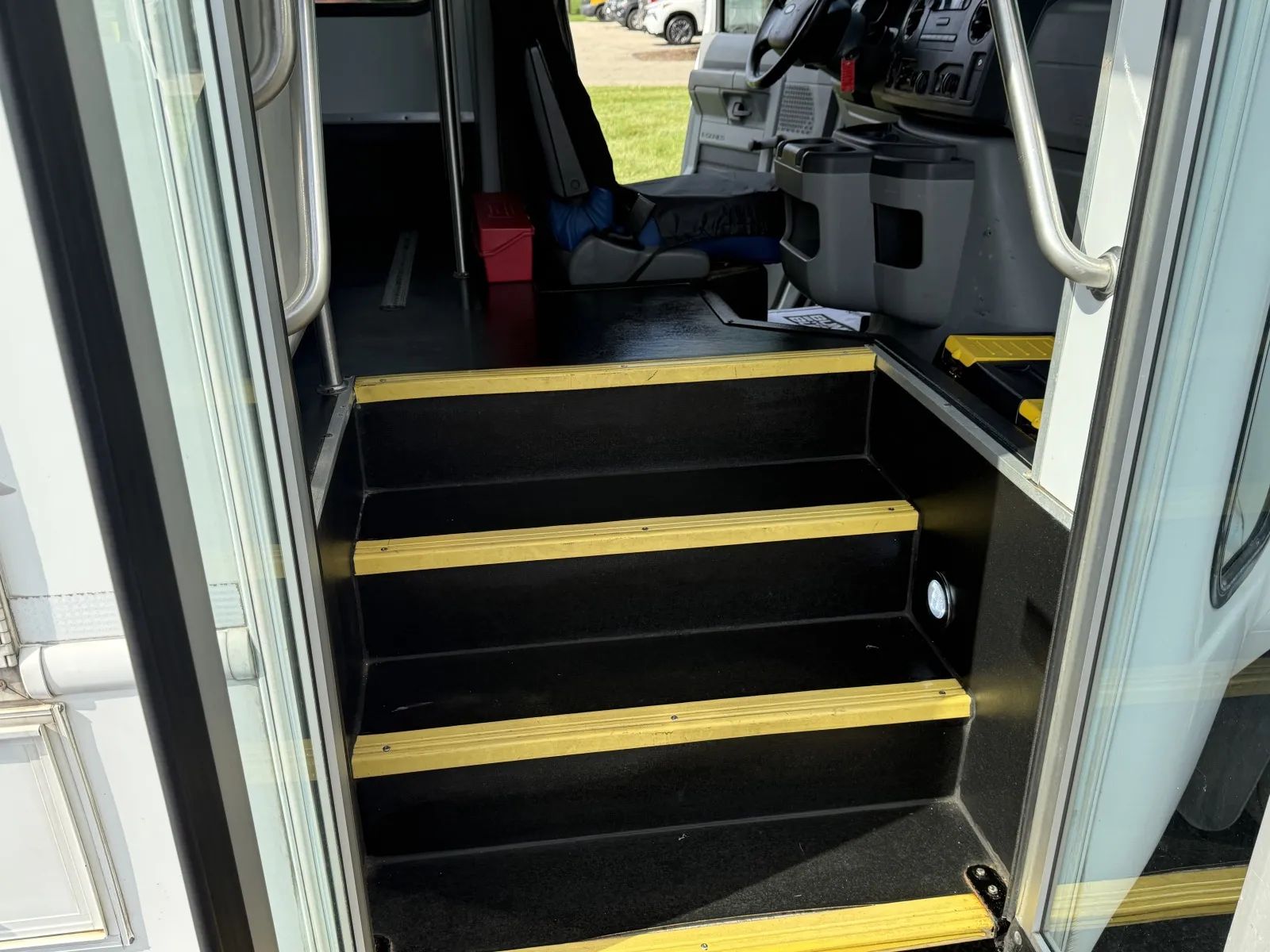 Used 2016 Ford E-450 - photo 20