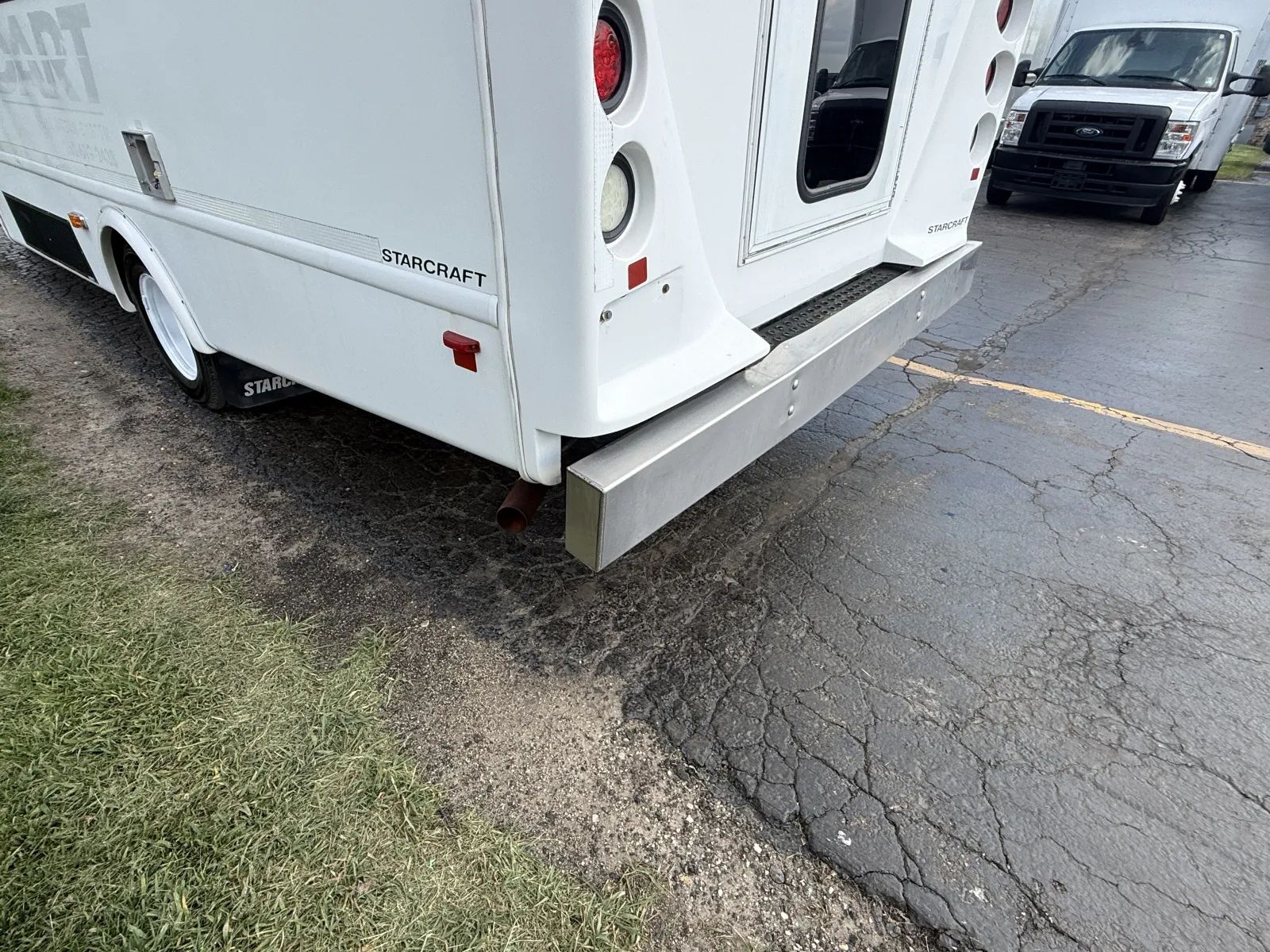 Used 2016 Ford E-450 - photo 1