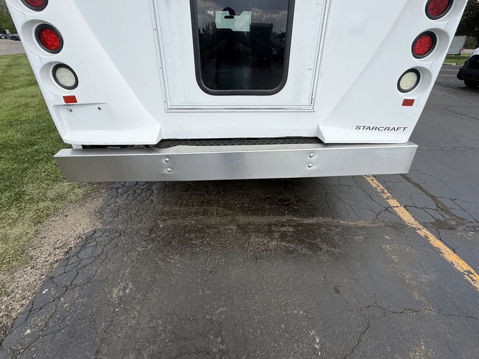 Used 2016 Ford E-450 - photo 2