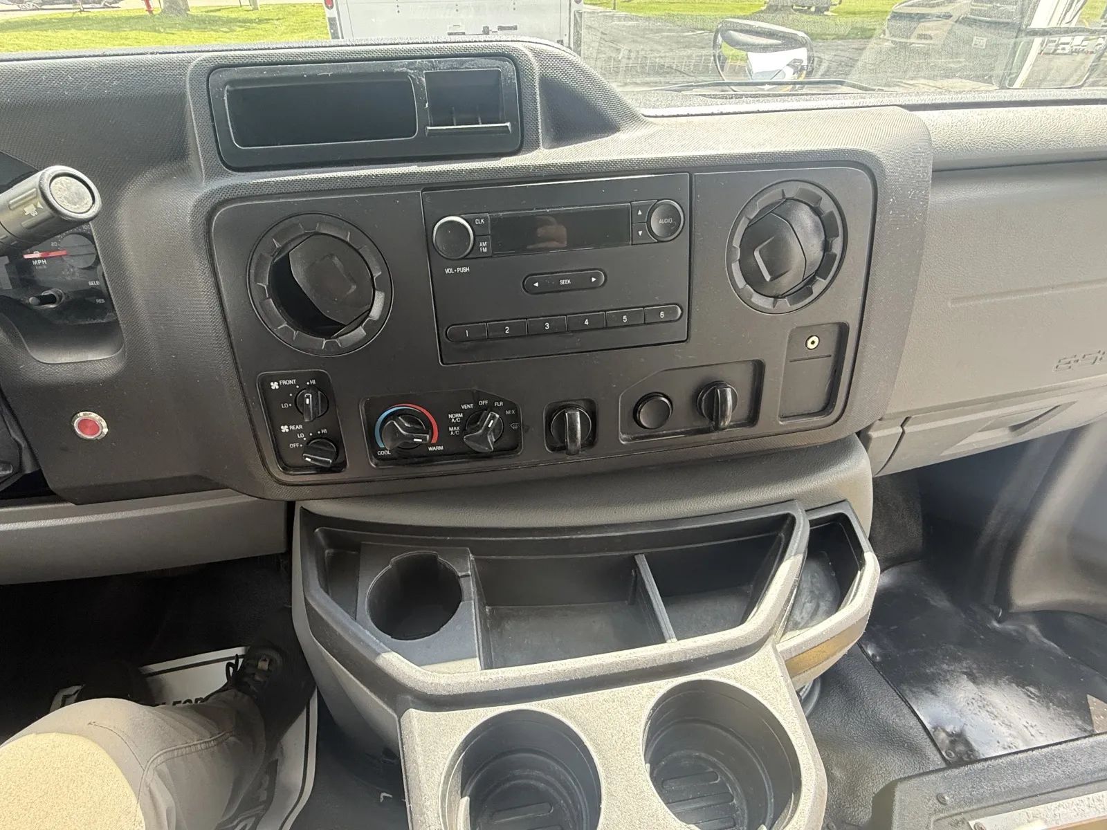 Used 2016 Ford E-450 - photo 9