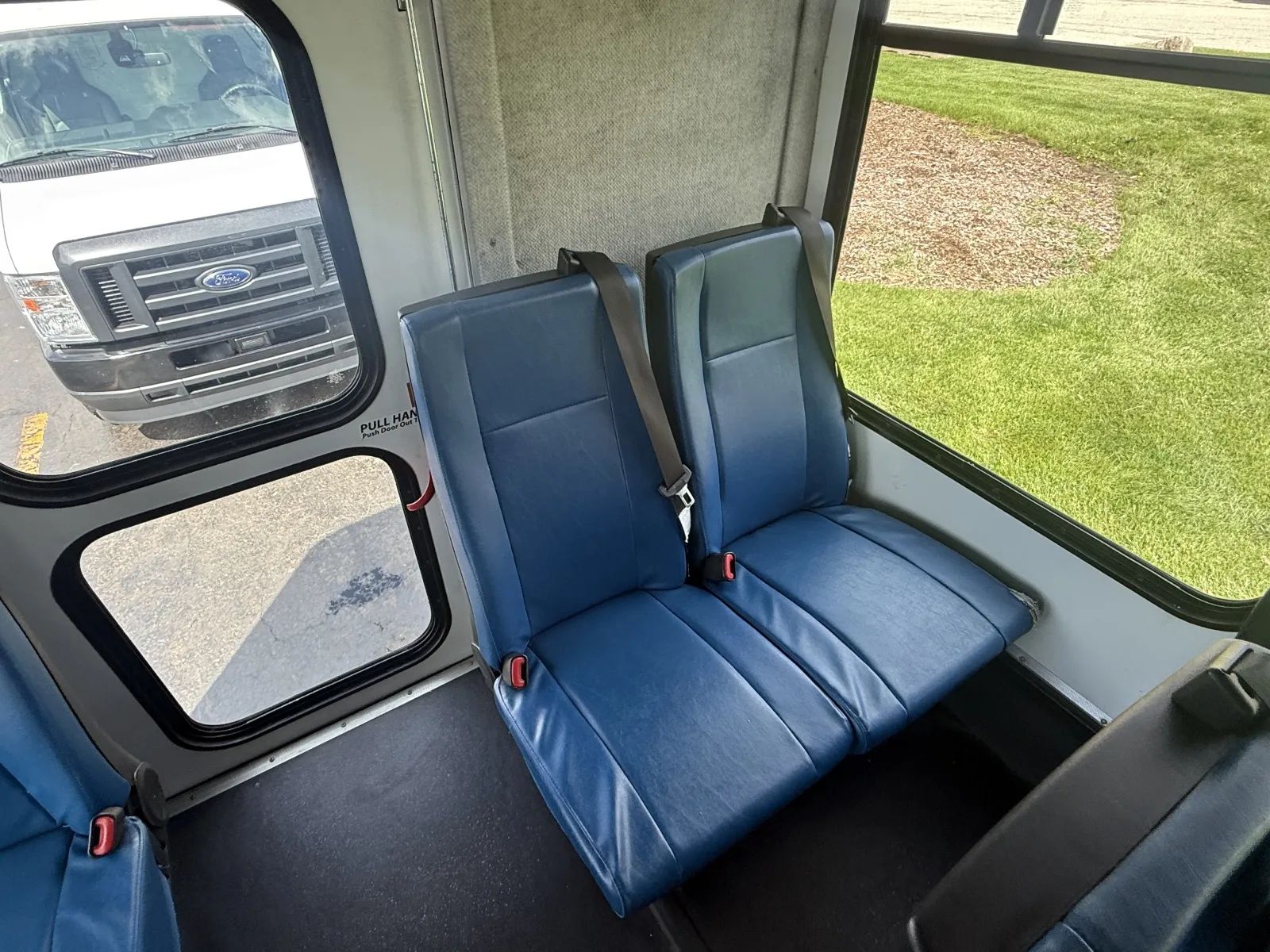 Used 2016 Ford E-450 - photo 13