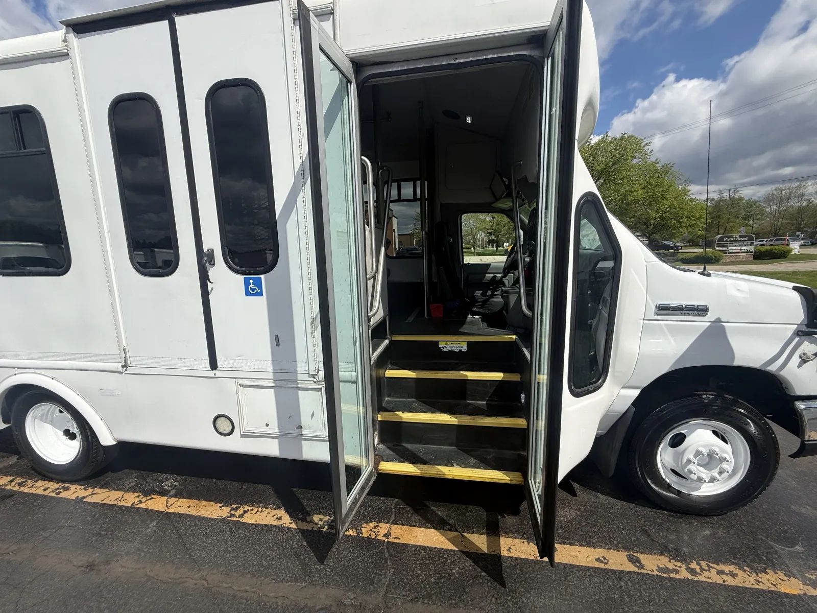 Used 2016 Ford E-450 - photo 15