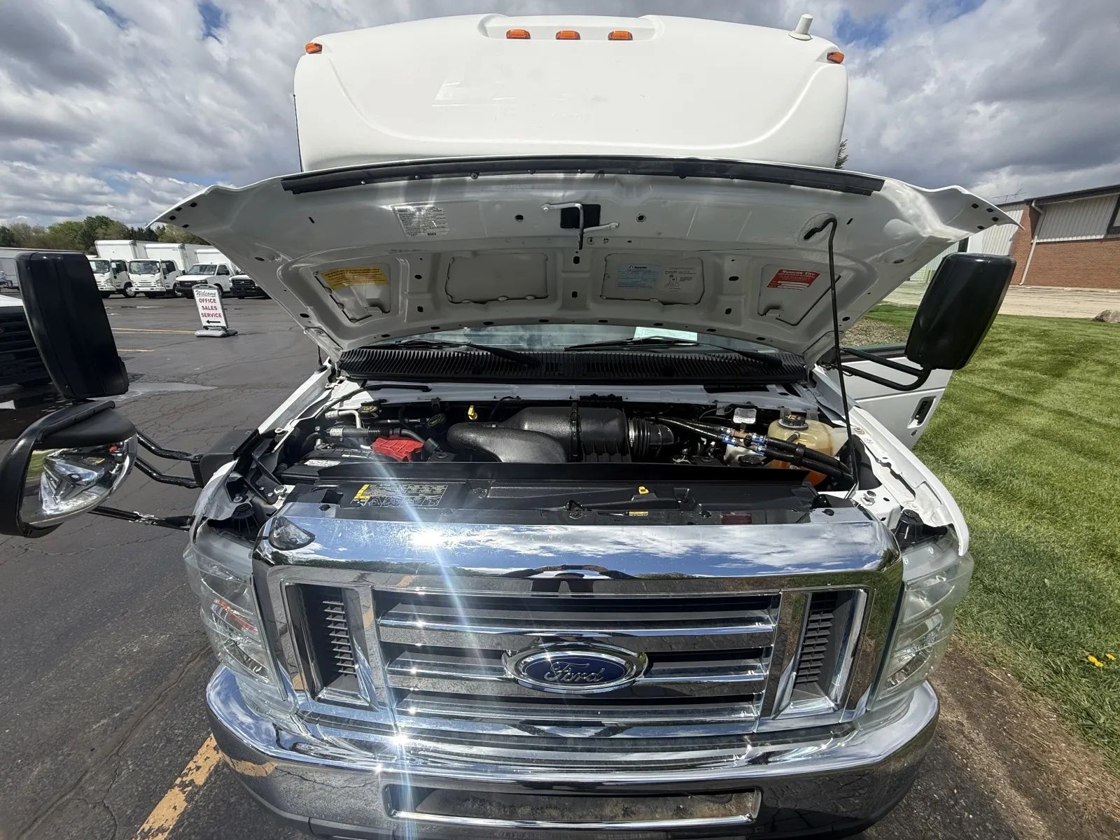 Used 2016 Ford E-450 - photo 16
