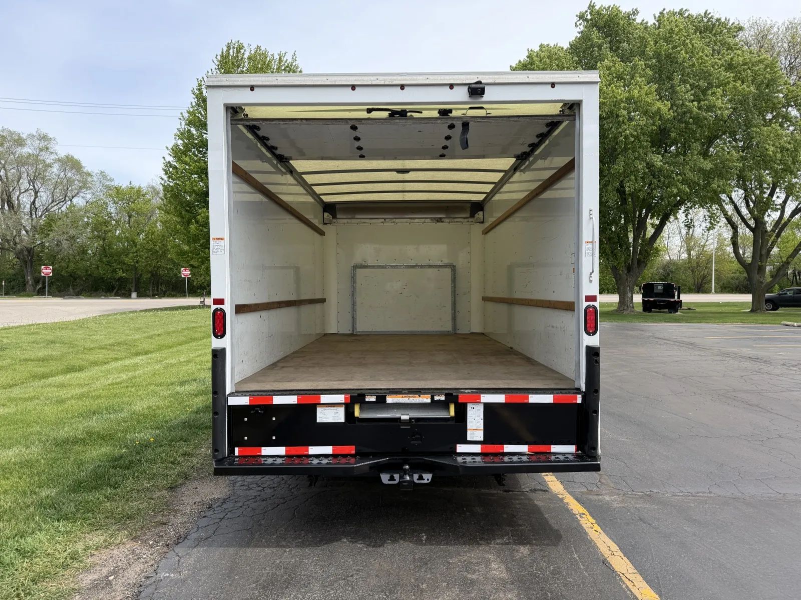 Used 2022 Ford E-350 - photo 11