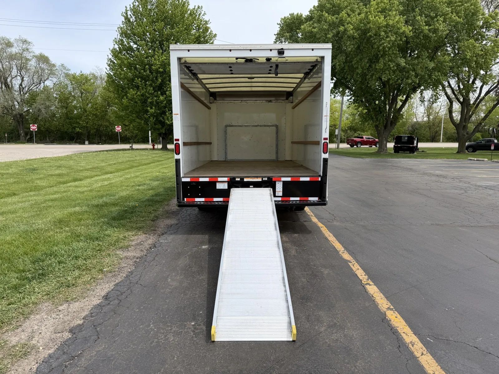 Used 2022 Ford E-350 - photo 12