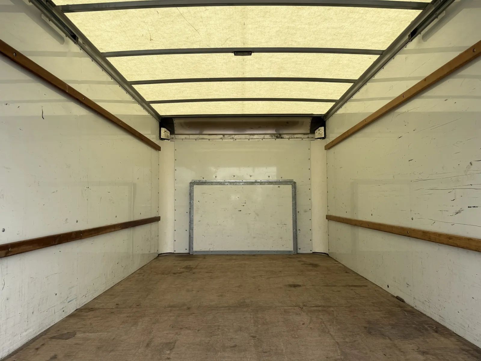 Used 2022 Ford E-350 - photo 15