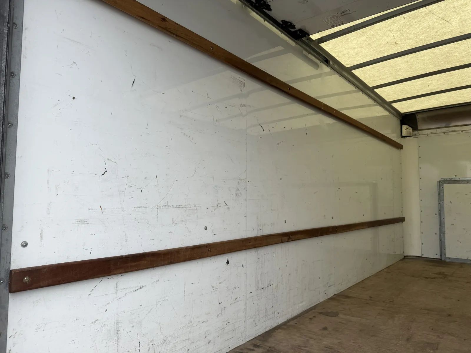 Used 2022 Ford E-350 - photo 16