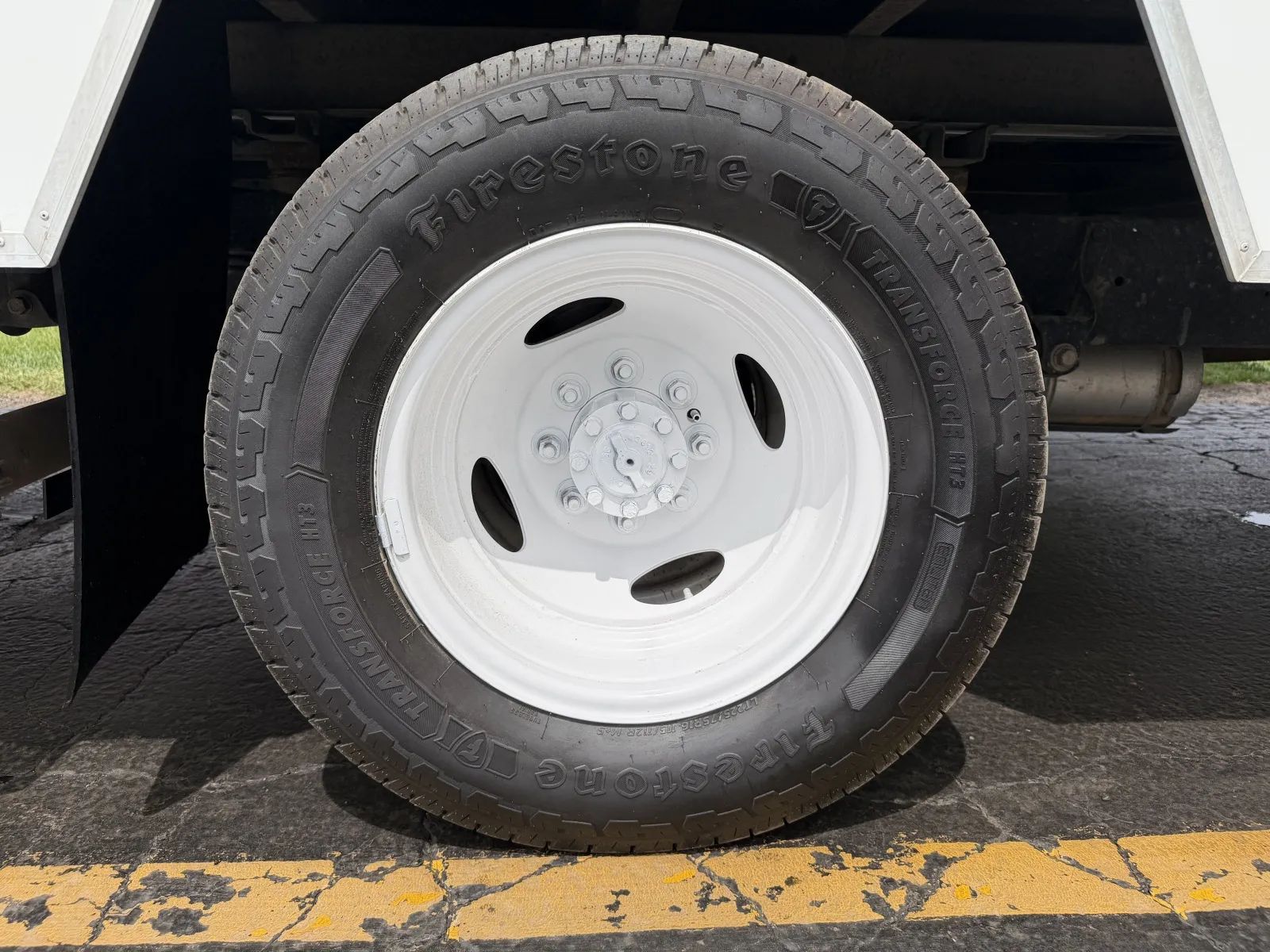 Used 2022 Ford E-350 - photo 17