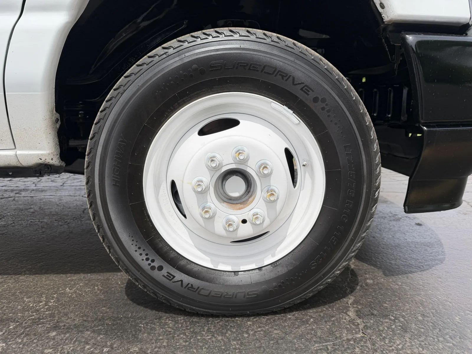 Used 2022 Ford E-350 - photo 18