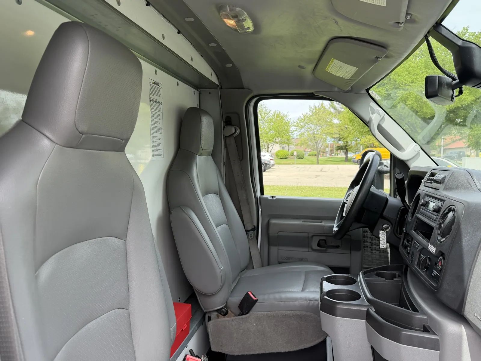 Used 2022 Ford E-350 - photo 20