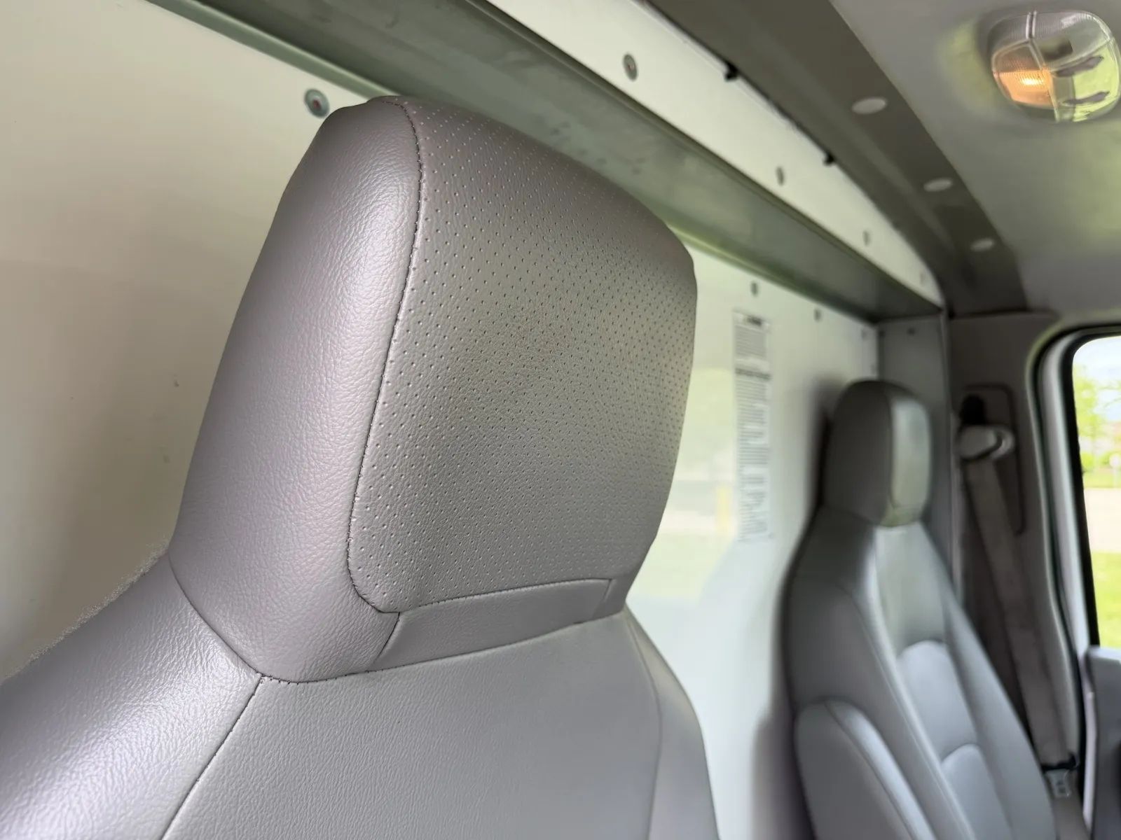 Used 2022 Ford E-350 - photo 21