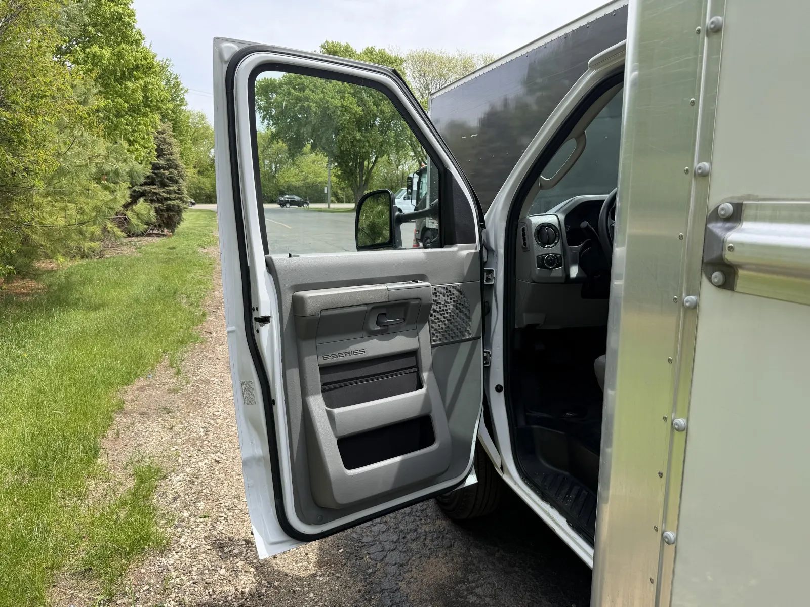Used 2022 Ford E-350 - photo 23