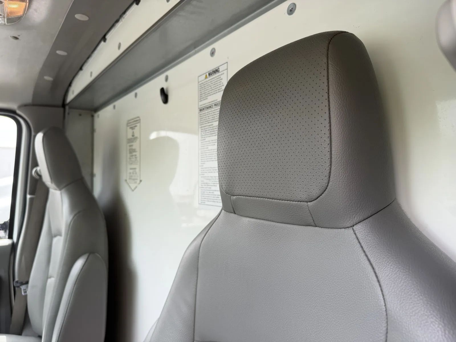 Used 2022 Ford E-350 - photo 29