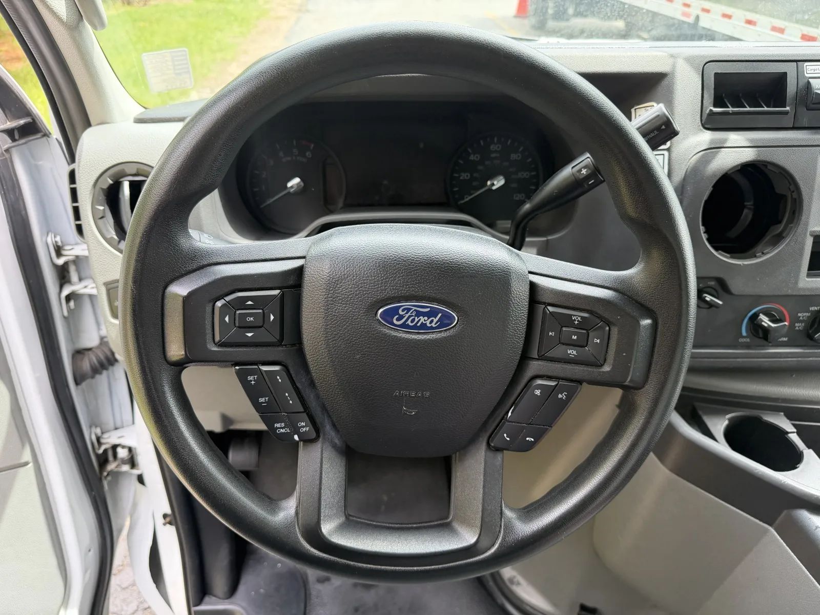 Used 2022 Ford E-350 - photo 30