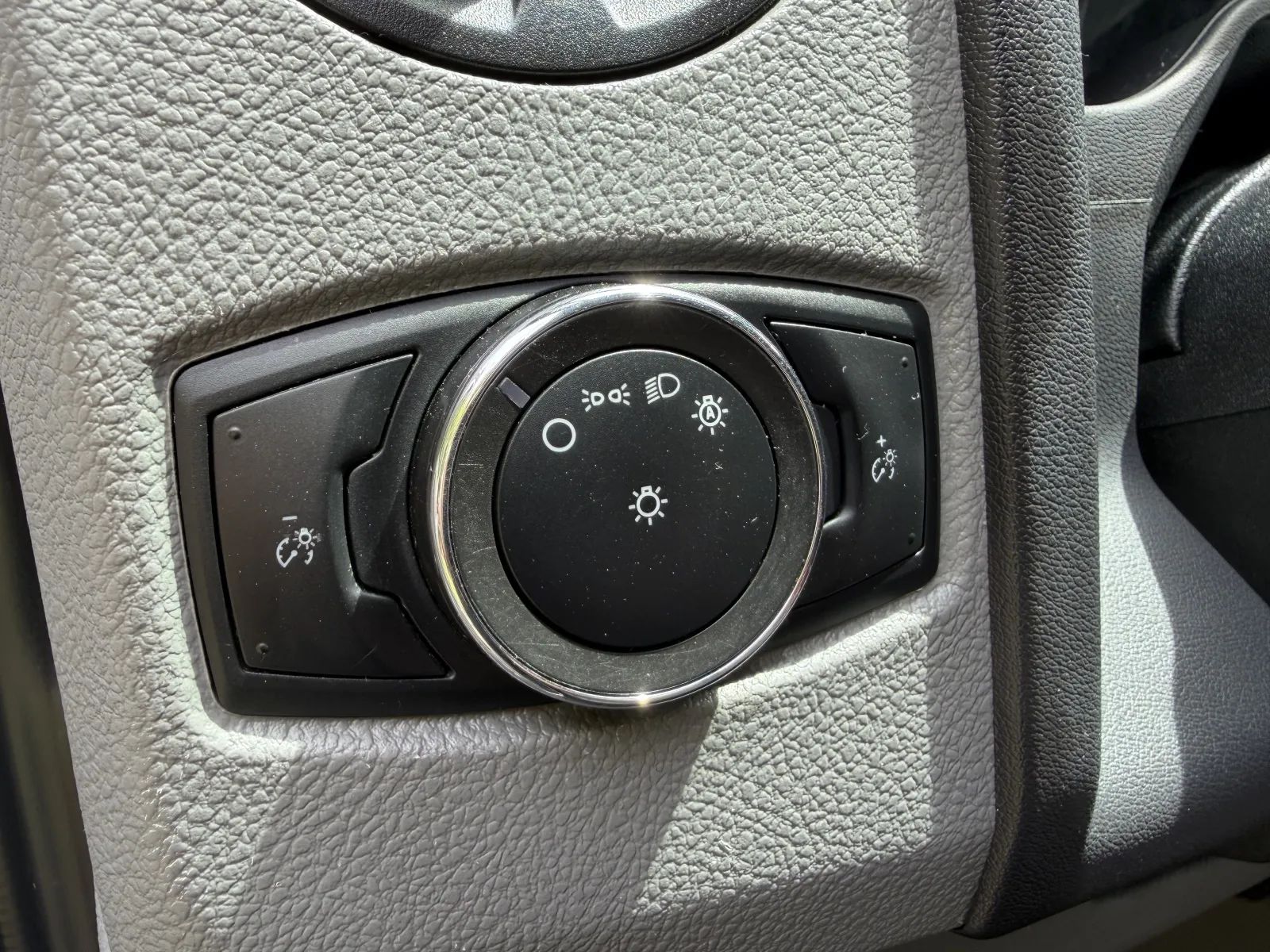Used 2022 Ford E-350 - photo 34