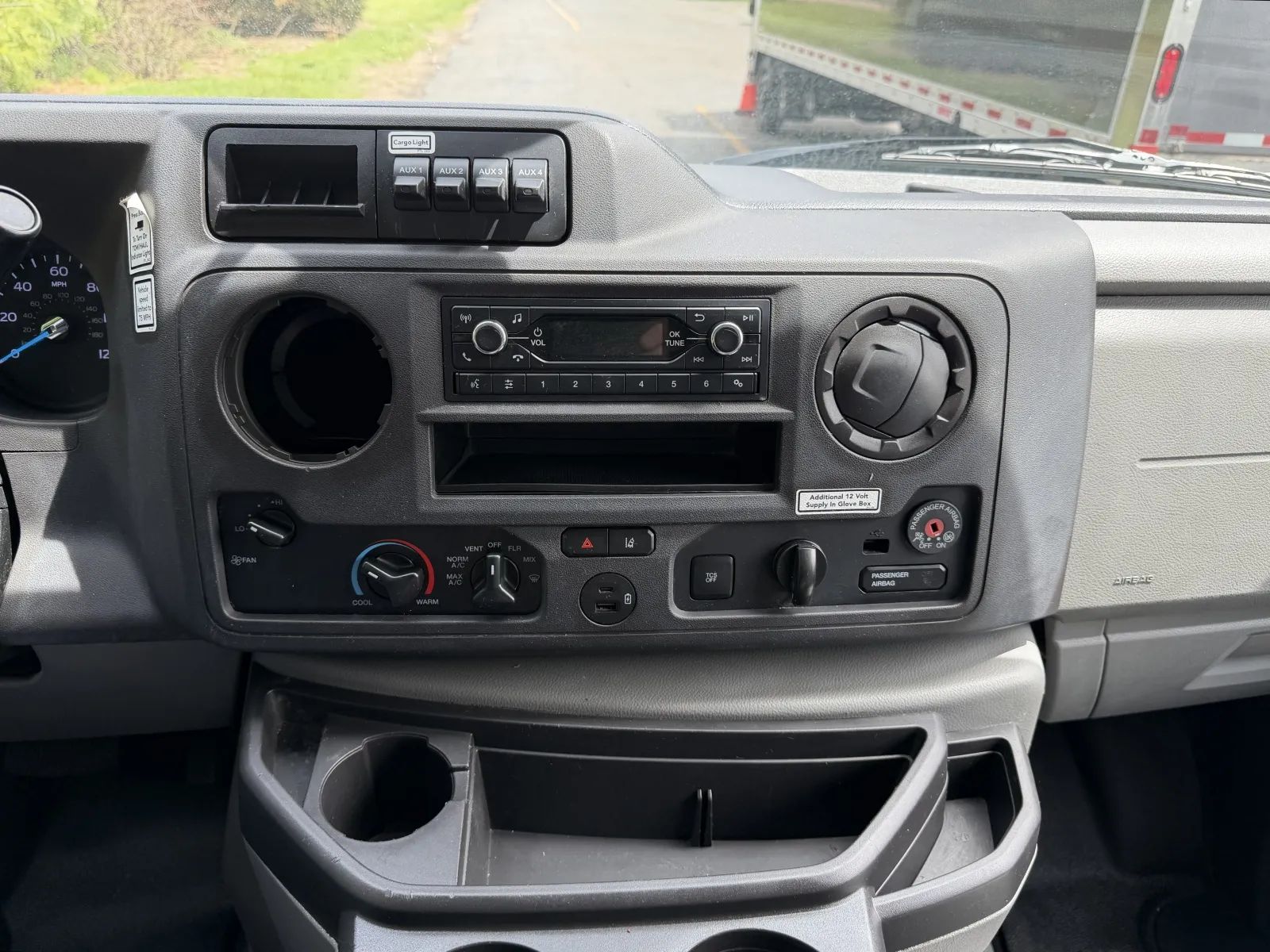 Used 2022 Ford E-350 - photo 35