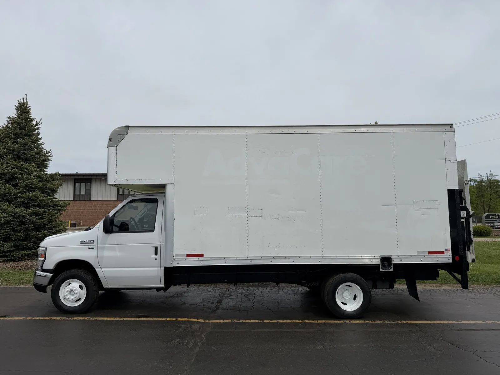Used 2019 Ford E-450 - photo 50