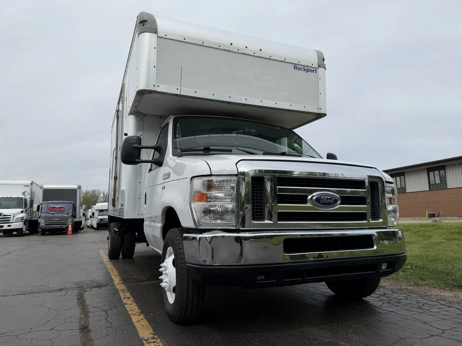 Used 2019 Ford E-450 - photo 51