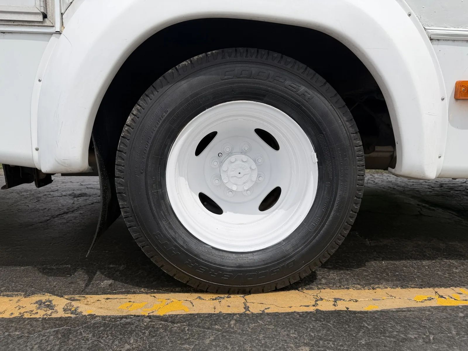 Used 2015 Ford E-450 - photo 18