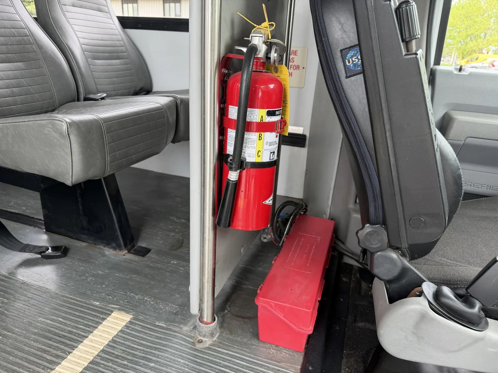 Used 2015 Ford E-450 - photo 21