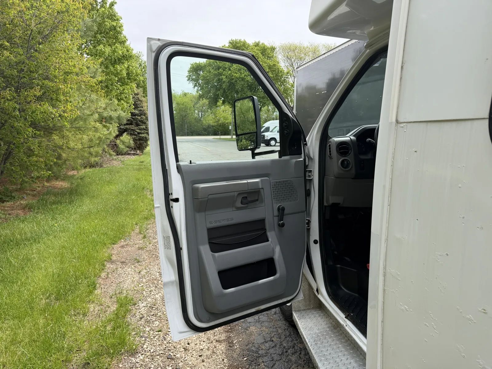 Used 2015 Ford E-450 - photo 22